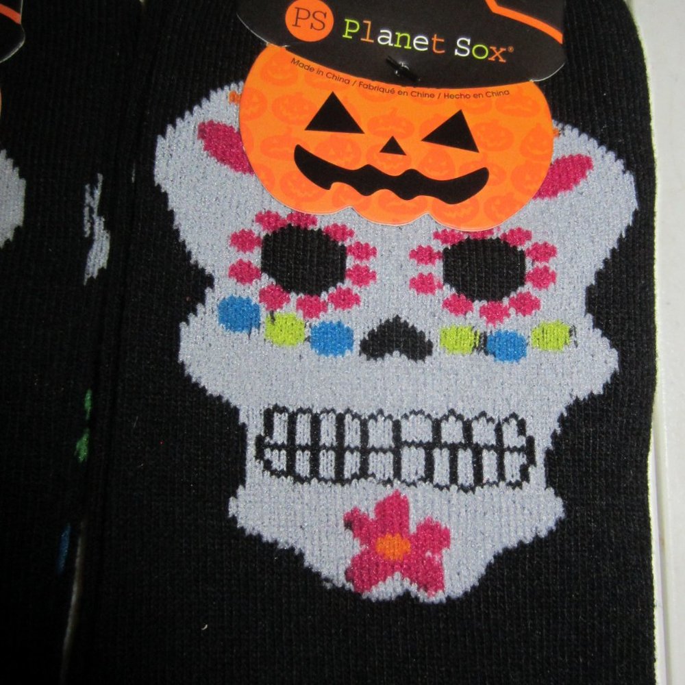 Sugar Skull socks two pairs size 4-10 shoe size - Picture 2 of 4
